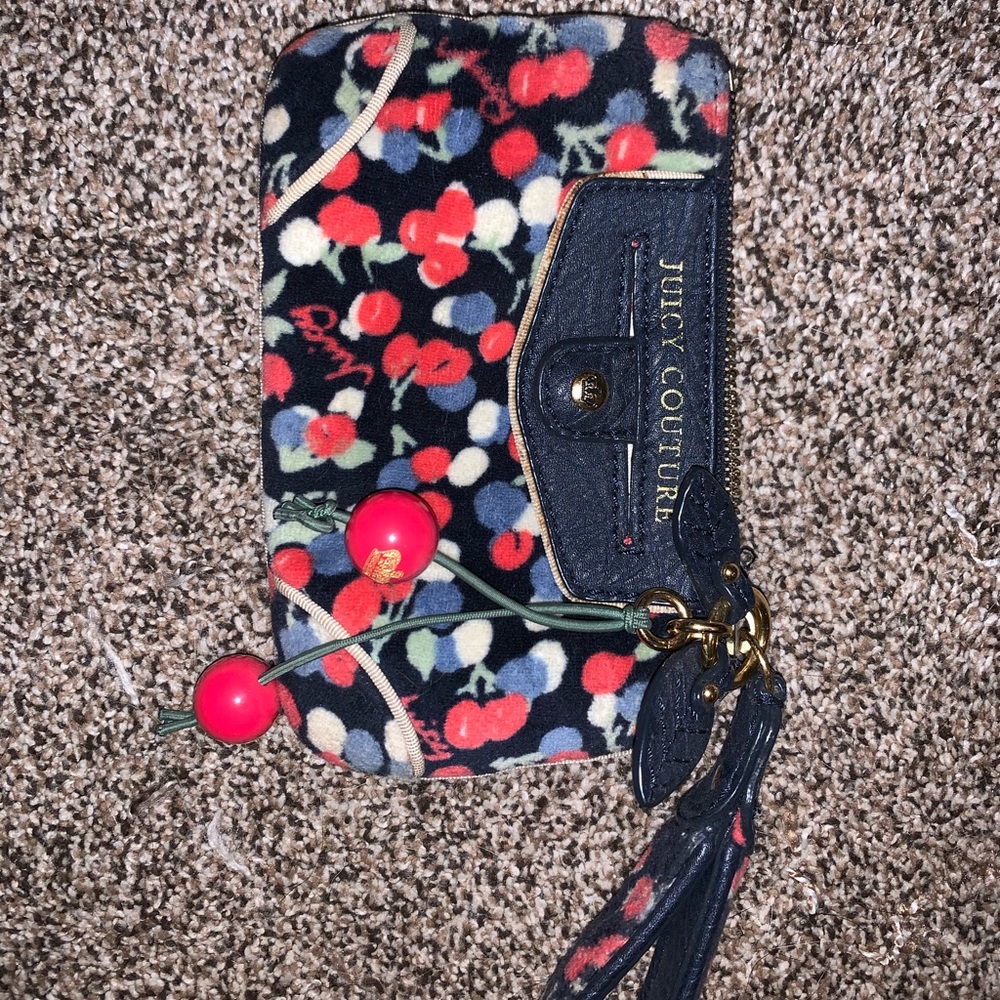 juicy couture wristlet
